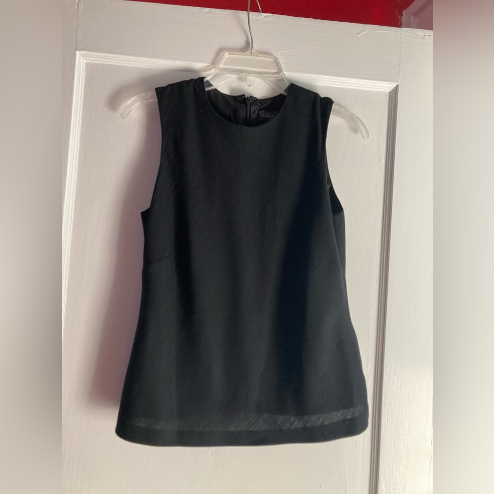 Banana Republic sleeveless size medium